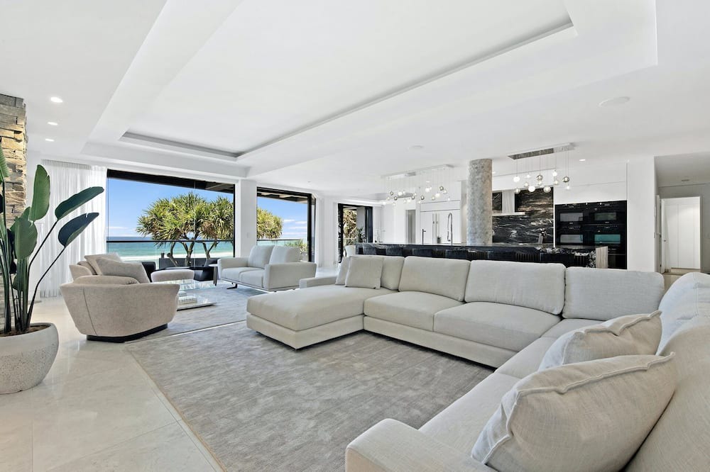 Photo of Livingroom in Main Beach