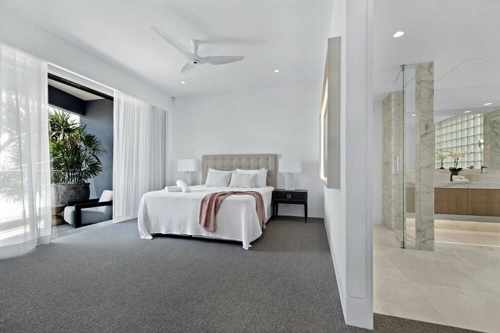 Photo of Bedroom in Main Beach