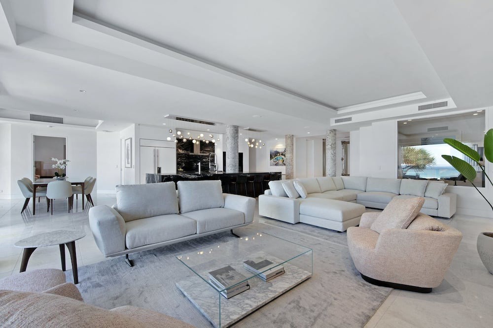 Photo of Livingroom in Main Beach