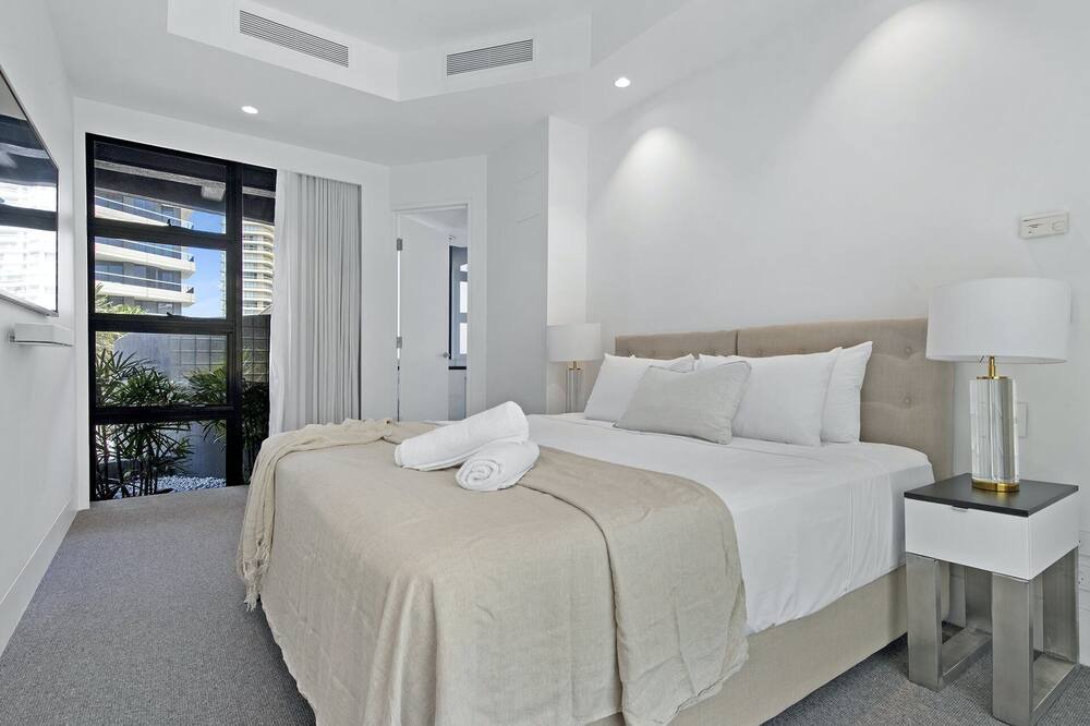 Photo of Bedroom in Main Beach