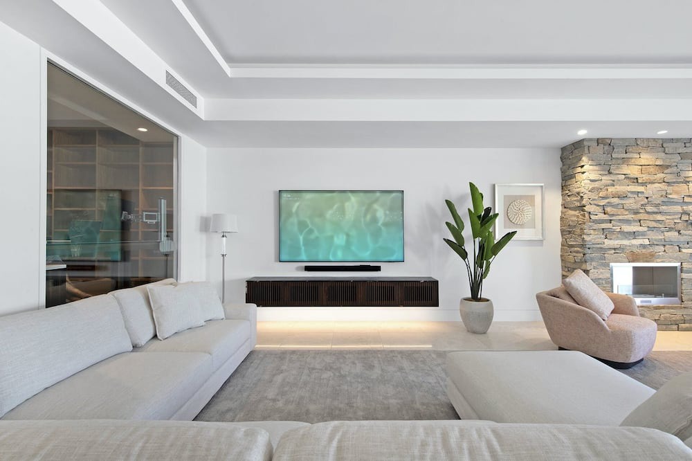 Photo of Livingroom in Main Beach