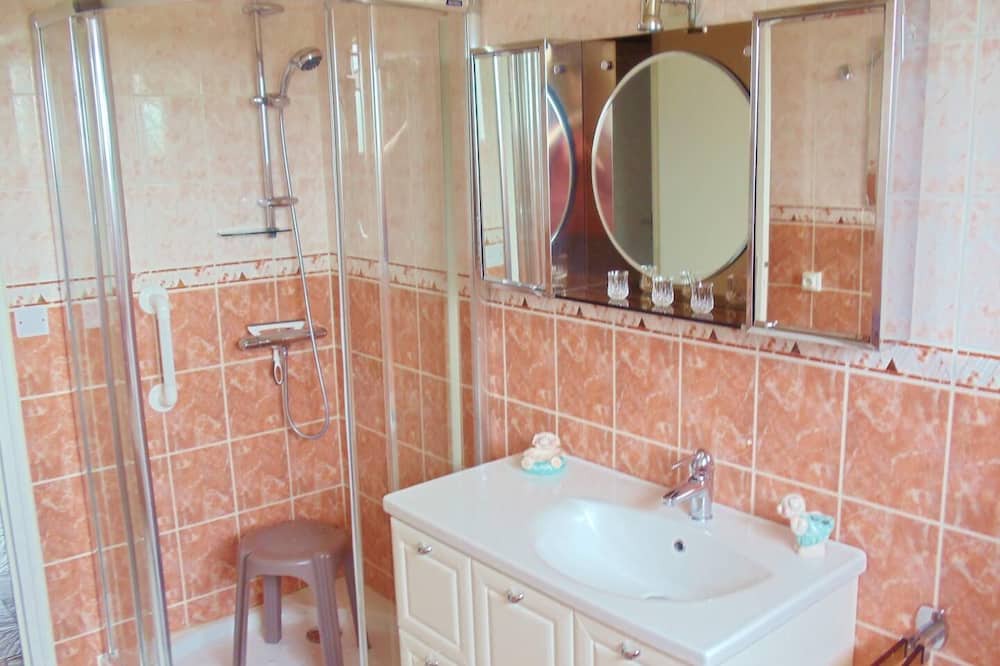 Photo of Bathroom in Mouzon