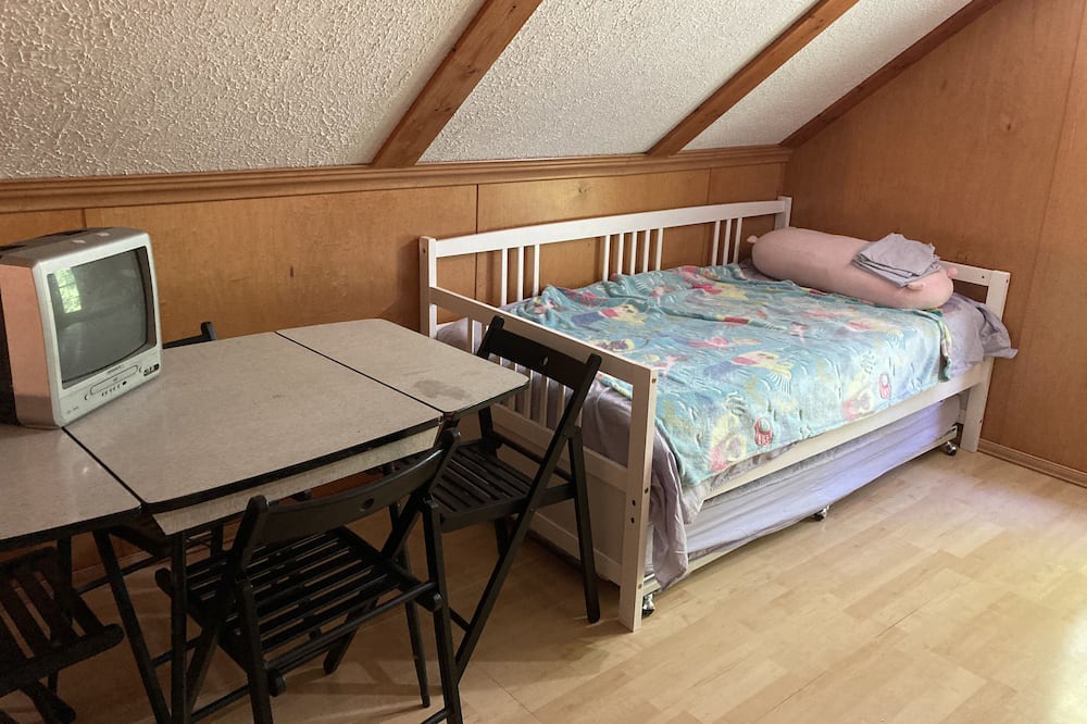 Photo of Bedroom in Cedar Bluff