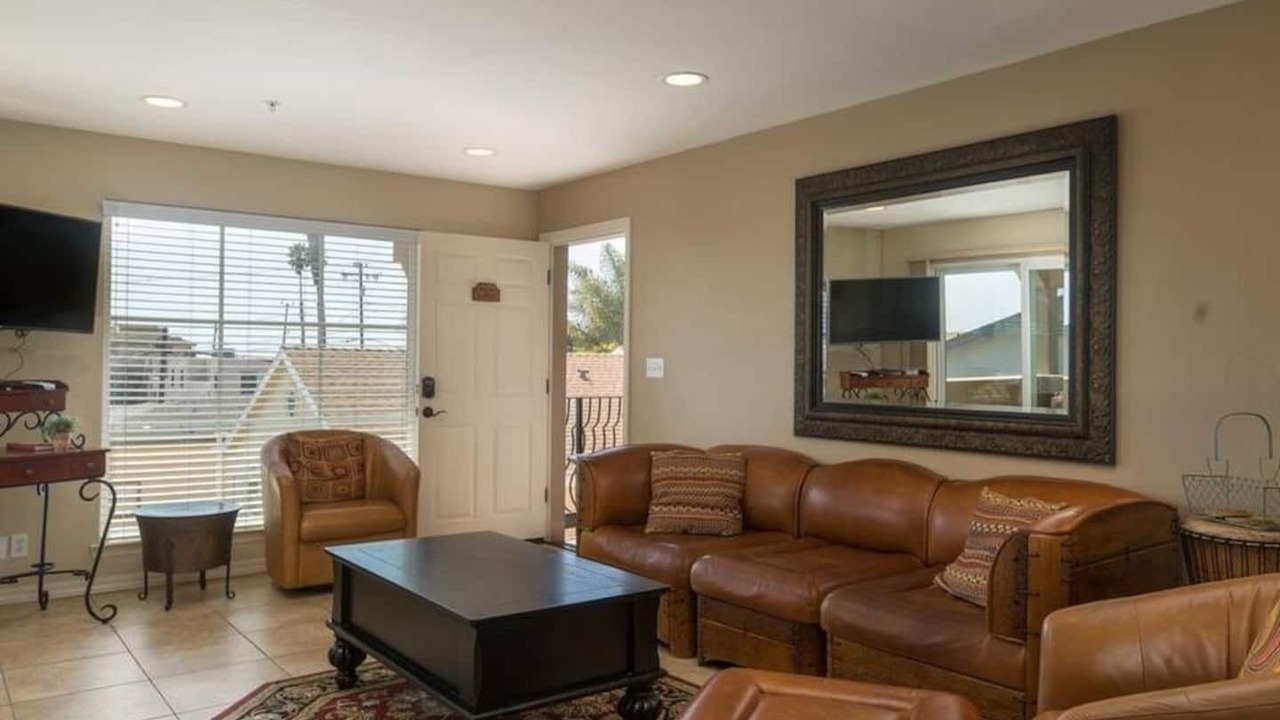 Photo of Livingroom in Downtown