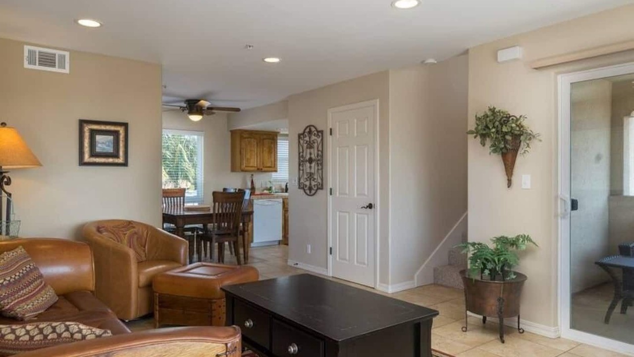 Photo of Livingroom in Downtown