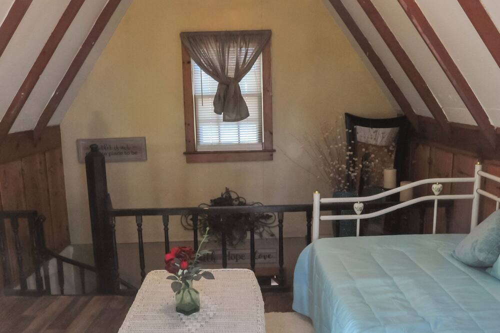 Photo of Bedroom in Peters Creek