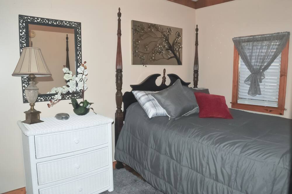 Photo of Bedroom in Peters Creek