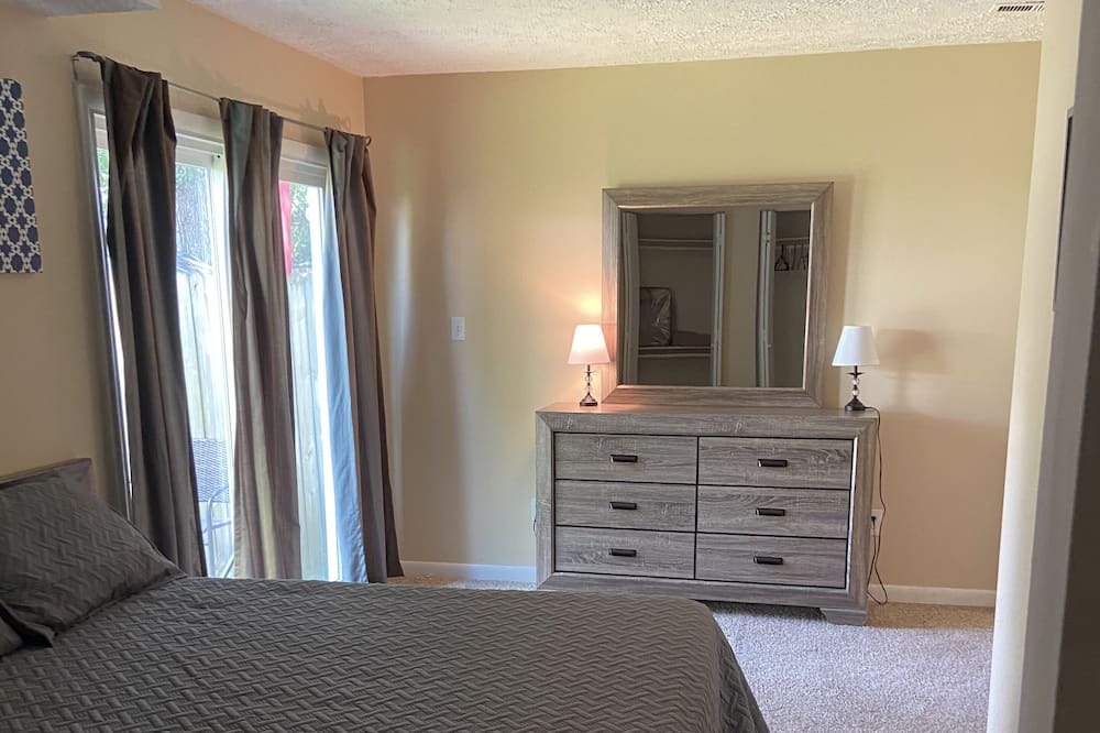 Photo of Bedroom in Central Newport News