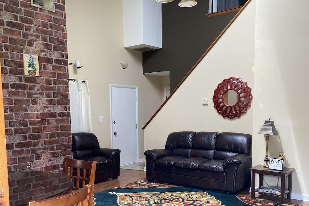 Photo of Livingroom in Central Newport News