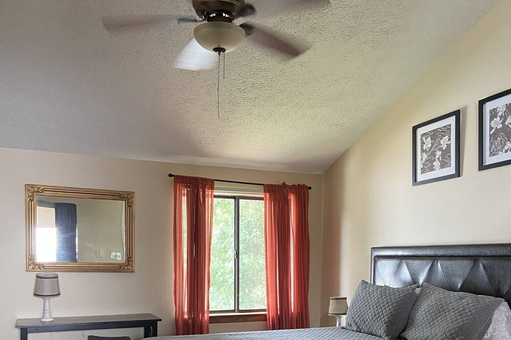 Photo of Bedroom in Central Newport News
