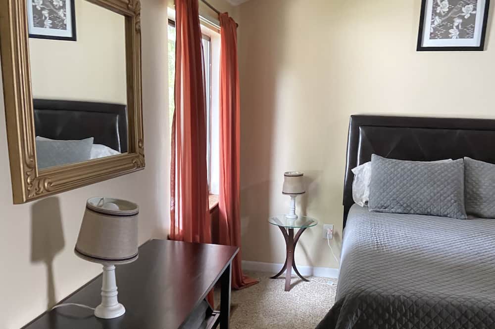 Photo of Bedroom in Central Newport News