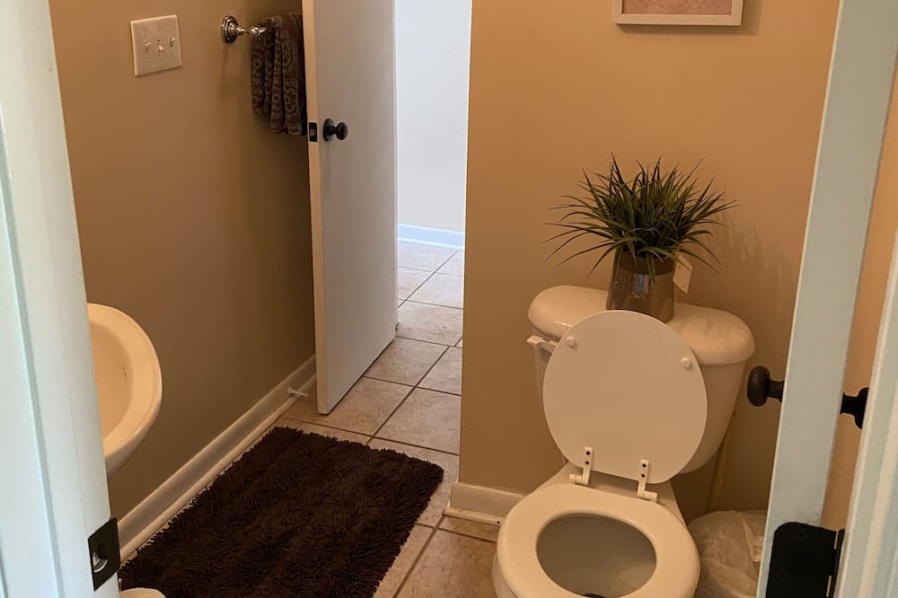 Photo of Bathroom in Central Newport News