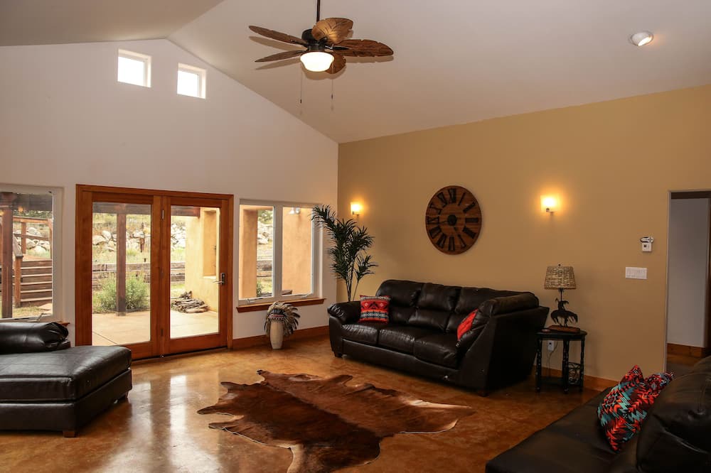 Photo of Livingroom in McIntosh