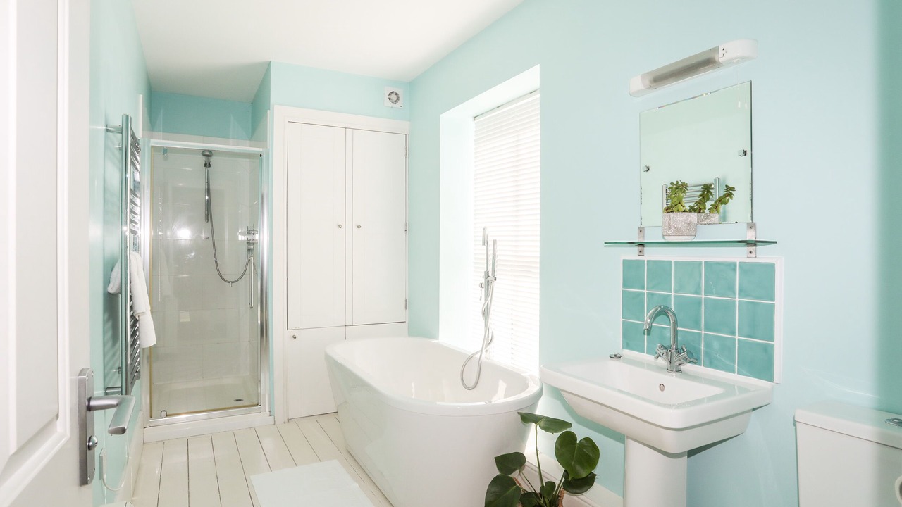 Photo of Bathroom in Llanfaelog