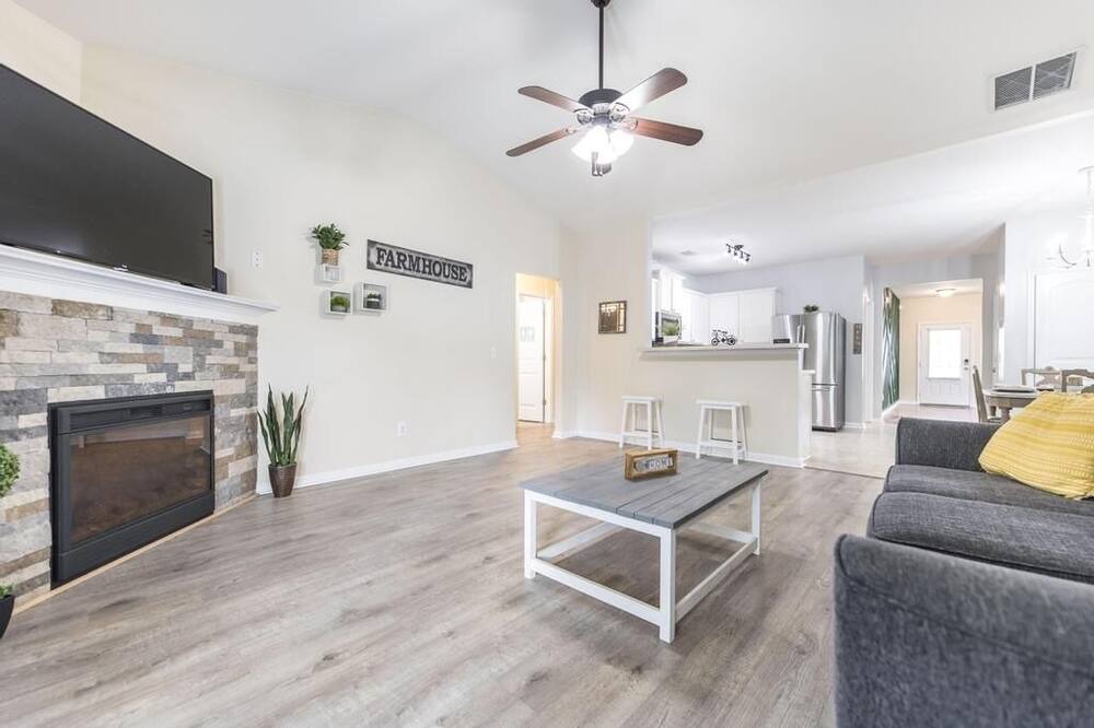 Photo of Livingroom in Byron