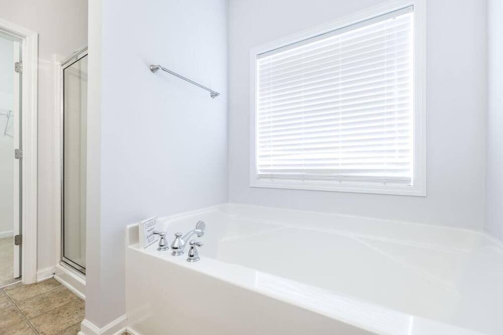 Photo of Bathroom in Byron