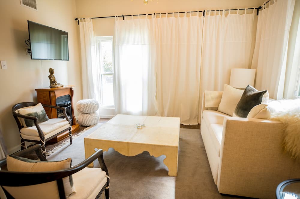 Photo of Livingroom in Spicewood