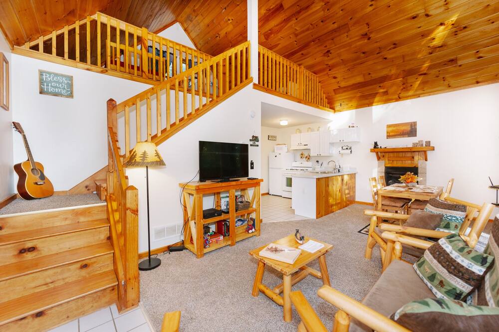 Photo of Livingroom in Chatsworth