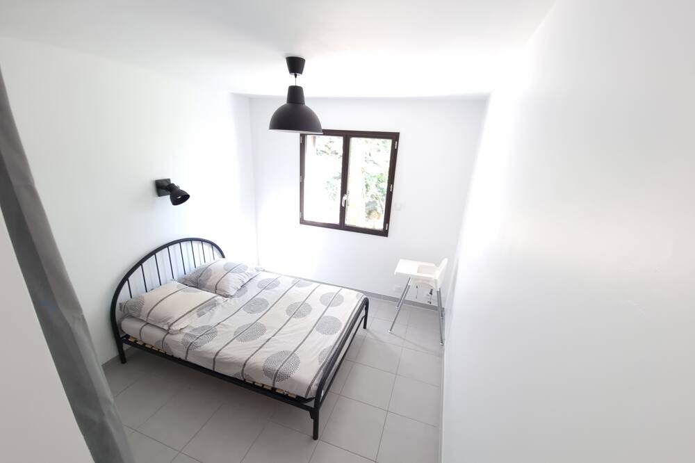Photo of Bedroom in Saint-Jean-de-Maruejols-et-Avejan