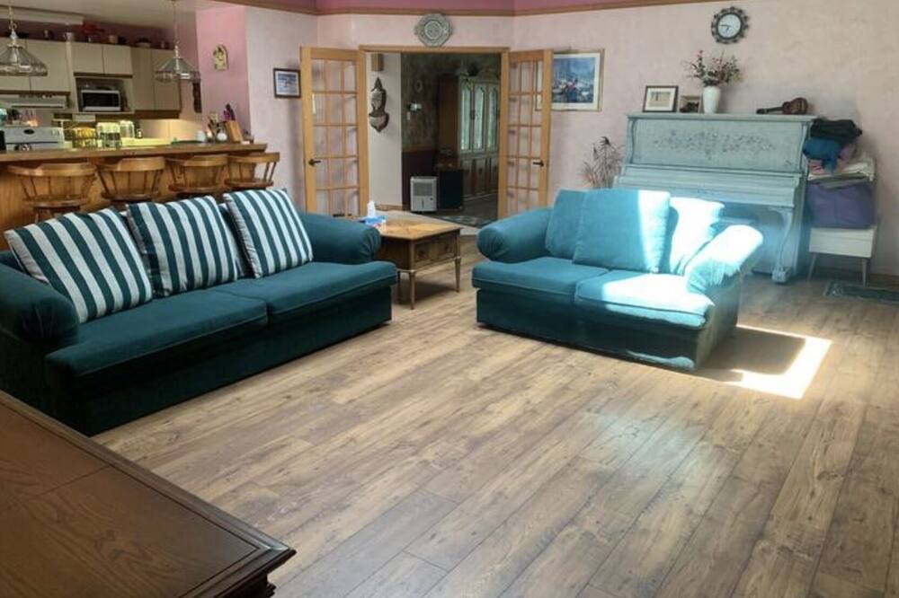 Photo of Livingroom in Oro Station
