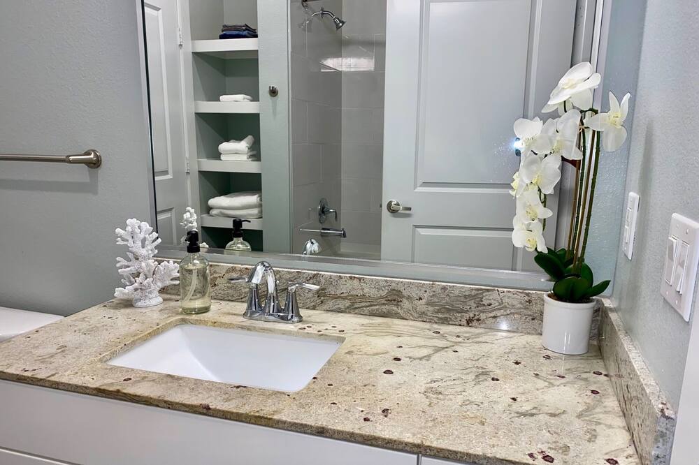 Photo of Bathroom in Farmers Branch