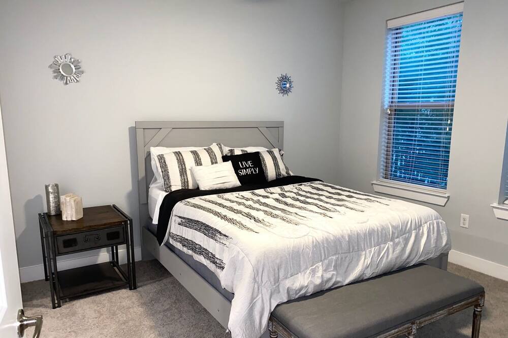 Photo of Bedroom in Farmers Branch