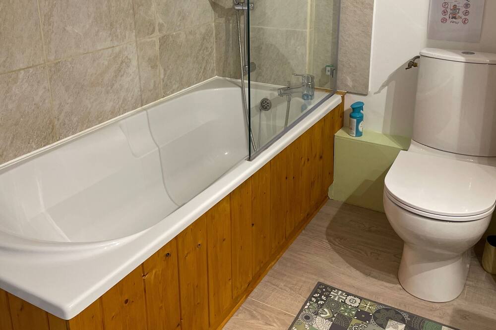 Photo of Bathroom in Genneville