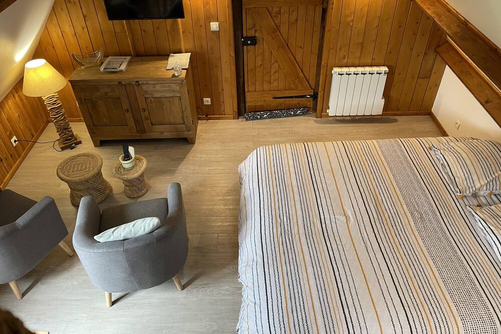 Photo of Bedroom in Genneville