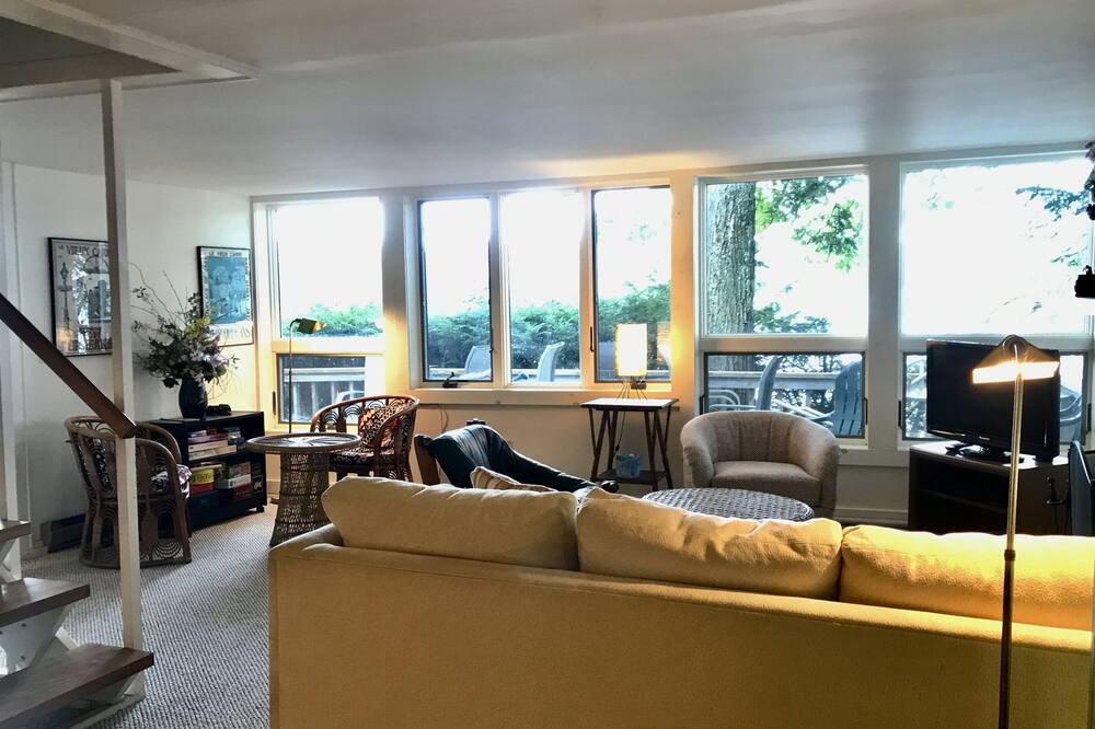 Photo of Livingroom in Sprout Brook