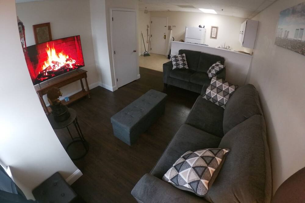 Photo of Livingroom in Beverly