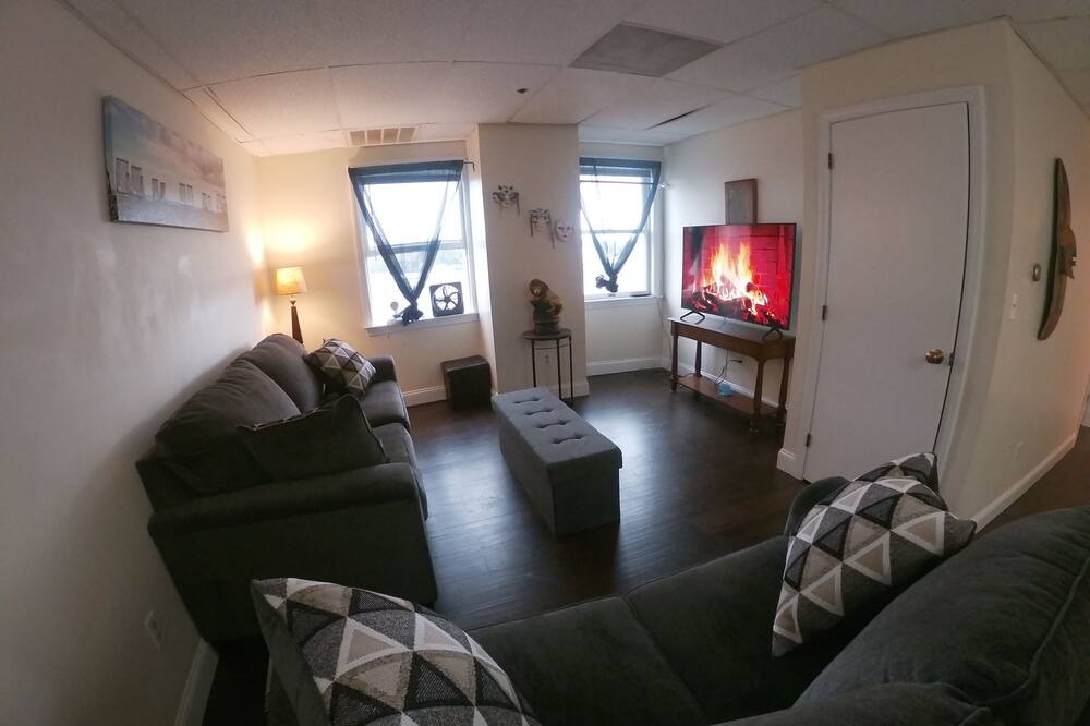 Photo of Livingroom in Beverly