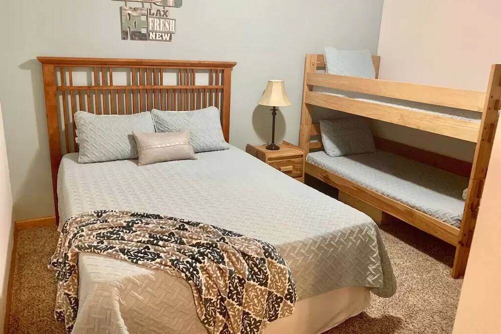 Photo of Bedroom in Lakeside Estates