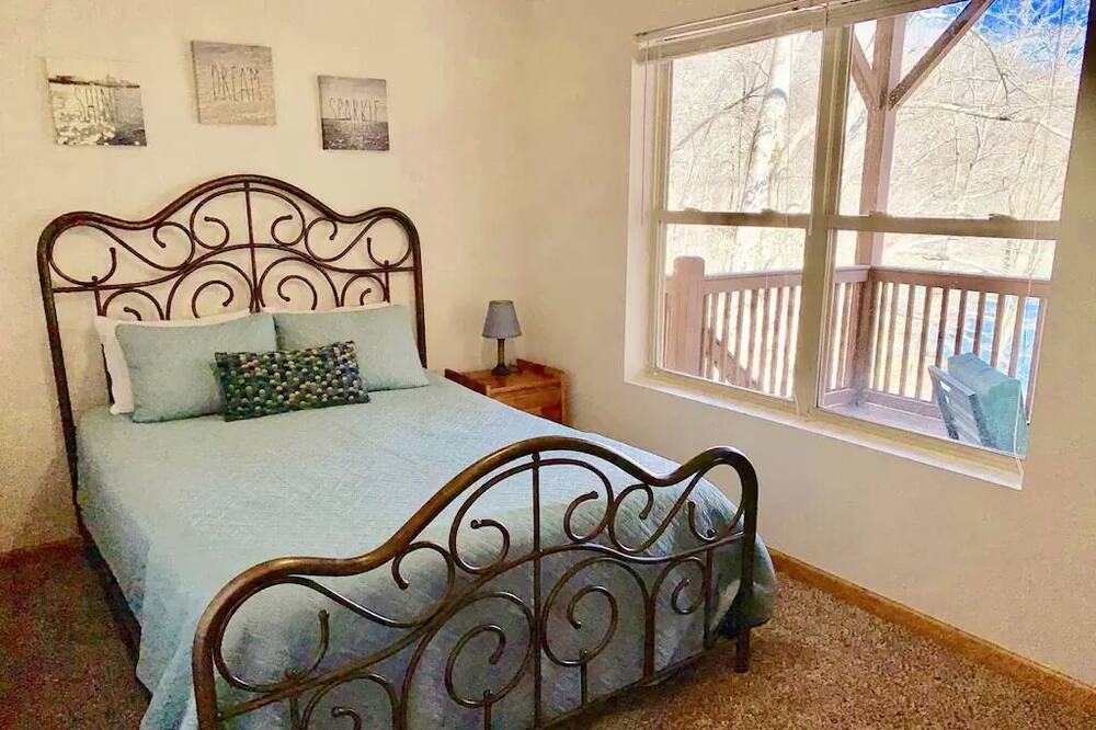 Photo of Bedroom in Lakeside Estates
