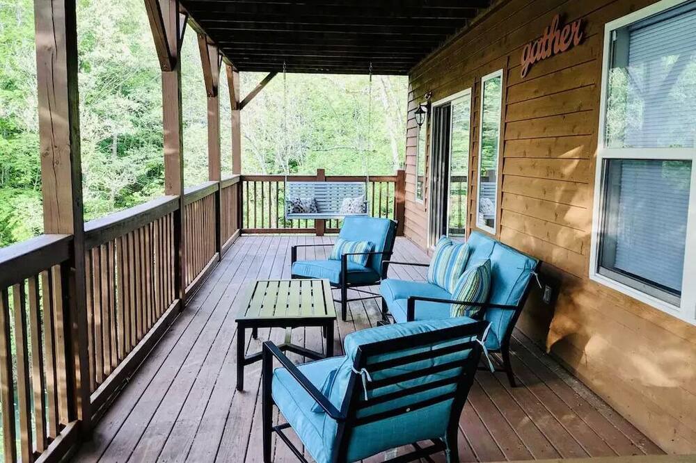 Photo of Patio Balcony in Lakeside Estates