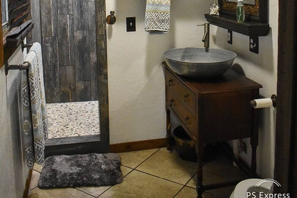 Photo of Bathroom in Forestburg