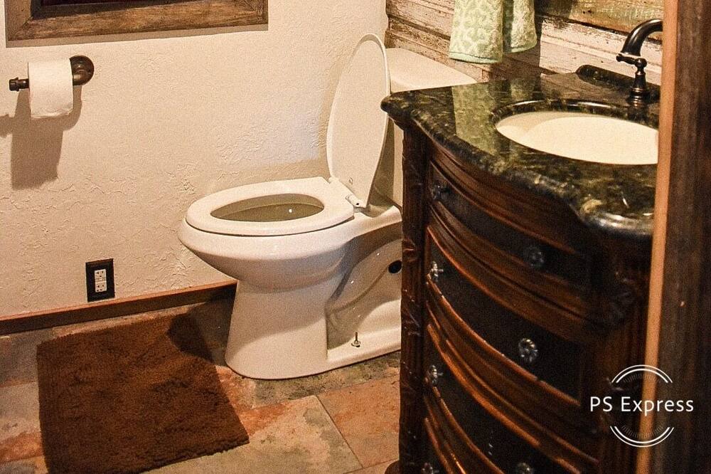 Photo of Bathroom in Forestburg