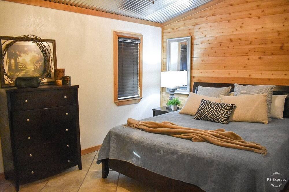 Photo of Bedroom in Forestburg