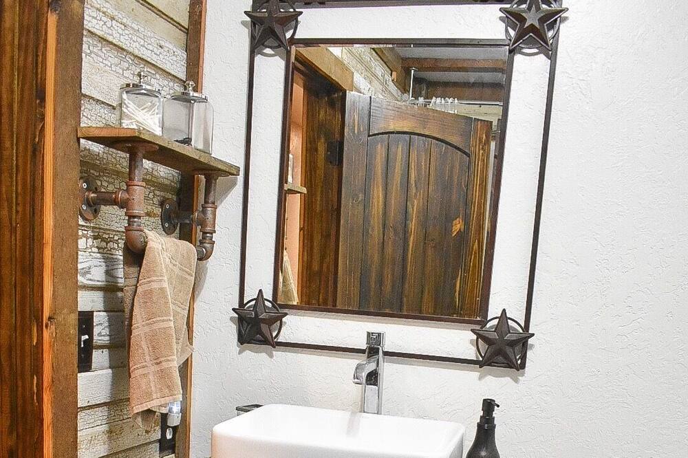 Photo of Bathroom in Forestburg