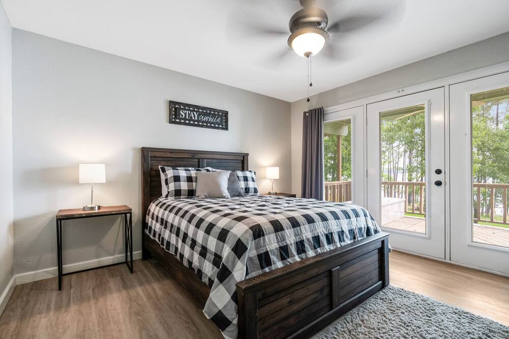 Photo of Bedroom in Cason