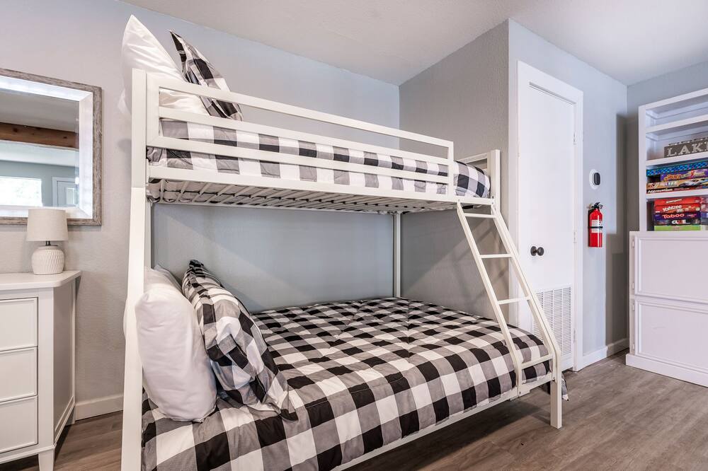 Photo of Bedroom in Cason