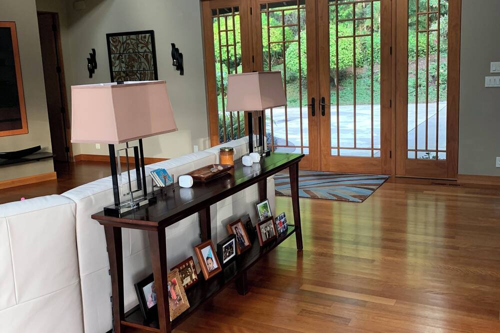 Photo of Livingroom in Kingston