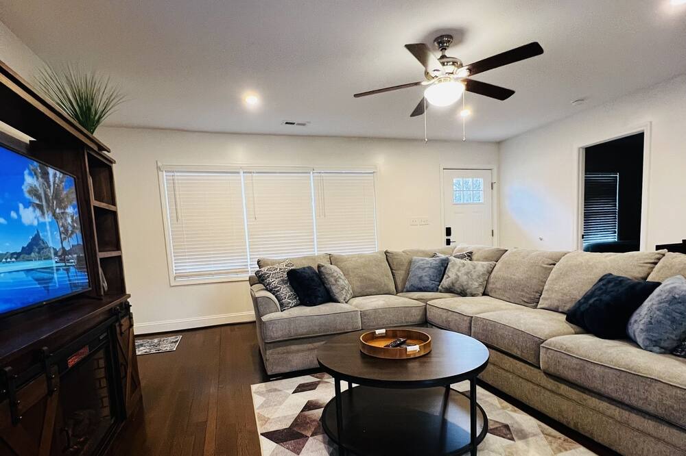 Photo of Livingroom in Jonesville