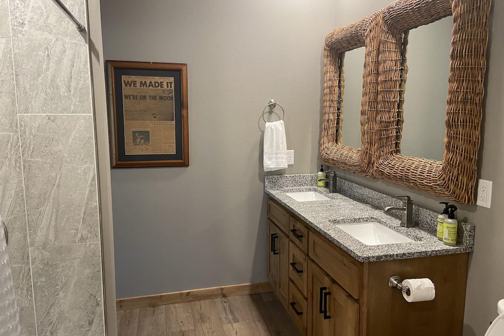 Photo of Bathroom in Drasco
