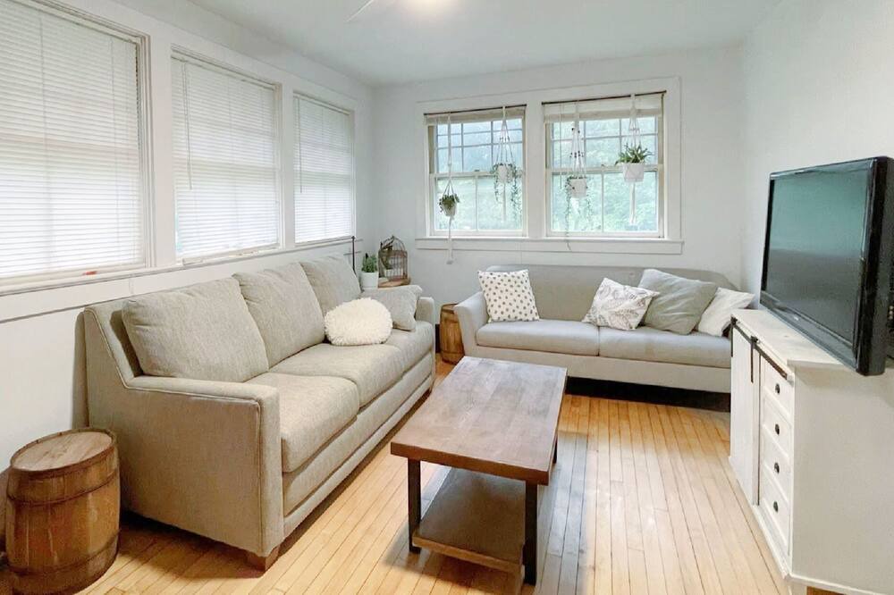 Photo of Livingroom in Sloatsburg