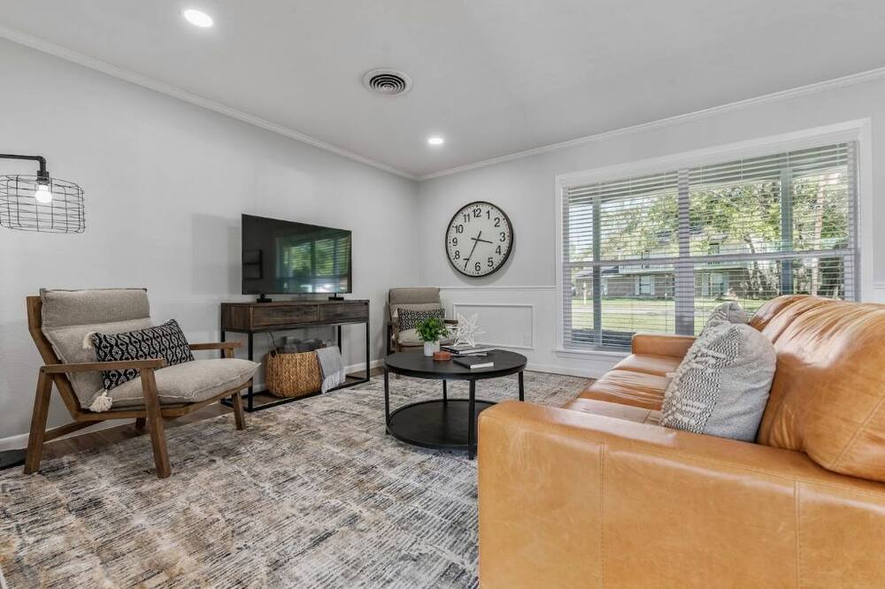 Photo of Livingroom in College Station