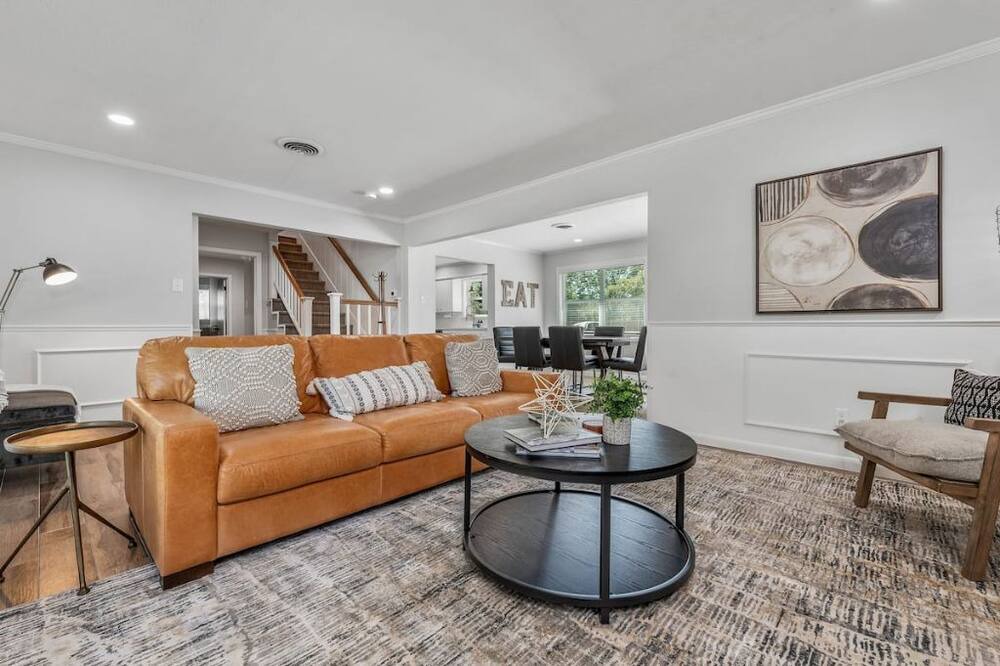Photo of Livingroom in College Station