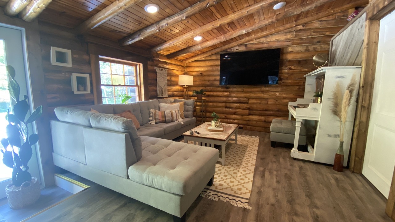 Photo of Livingroom in Olmstead