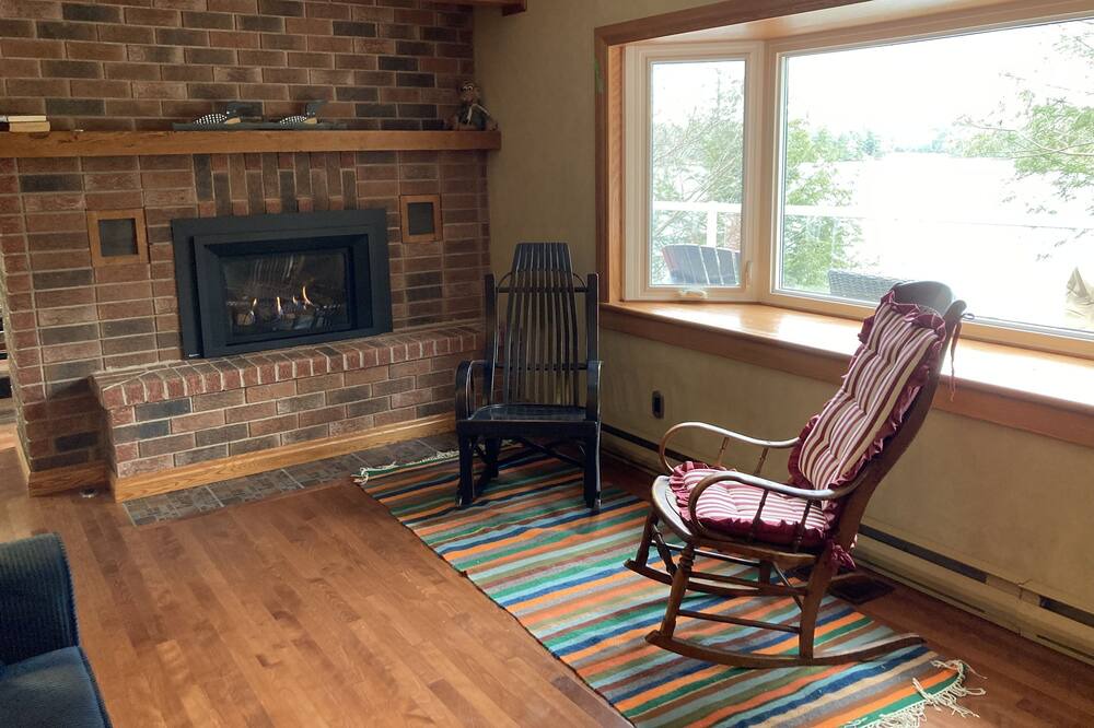 Photo of Livingroom in Dysart et al