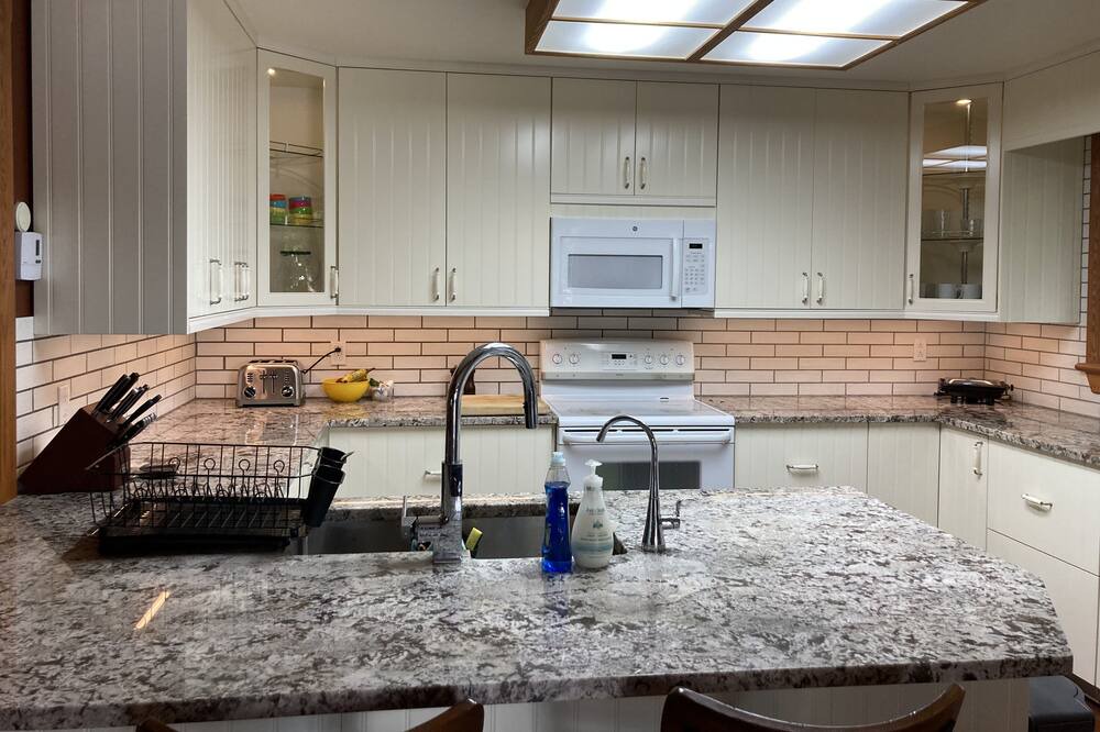 Photo of Kitchen in Dysart et al