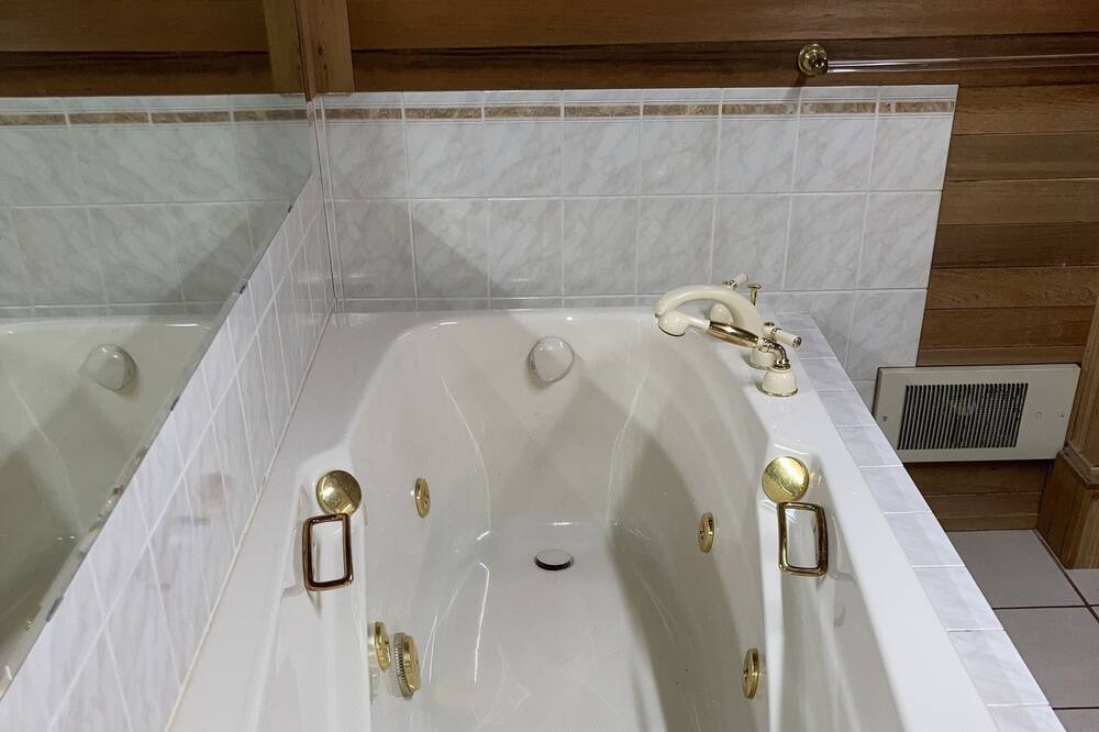 Photo of Bathroom in Dysart et al